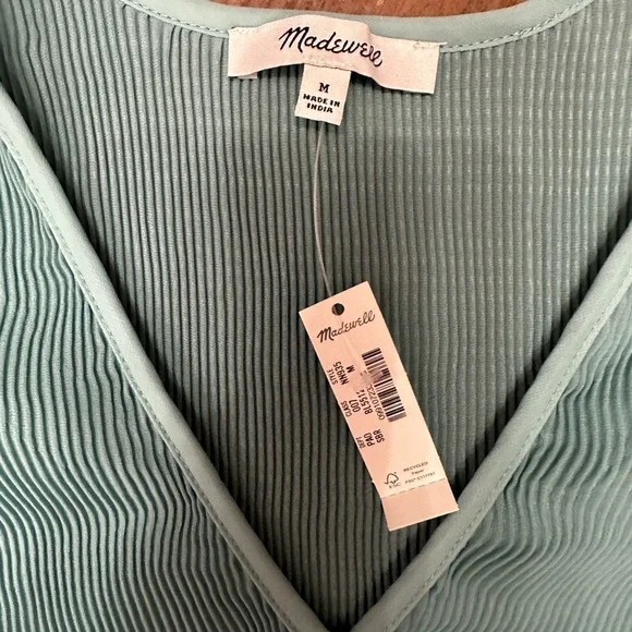 Madewell Pleated Flare-Sleeve Top - Picture 7 of 7